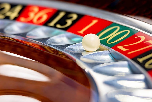 keluarqq mobile app dashboard showing live card games, football markets, and slot games on Android and iOS