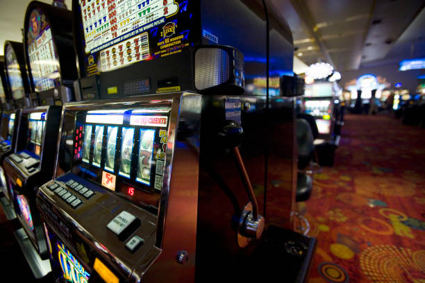 keluarqq mobile app interface showing Free Fire World Series and live casino games